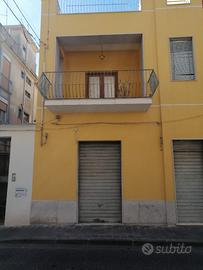 Casa si più livelli nel cuore di Carlentini