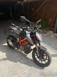 KTM Duke 125 - Anno 2022 - Solo 7.697 km - A1