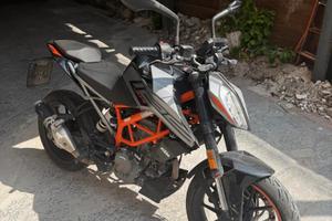 KTM Duke 125 - Anno 2022 - Solo 7.697 km - A1