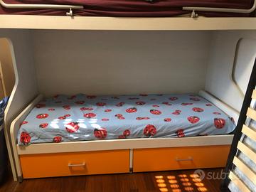 Letto singolo completo di materasso con cassettoni