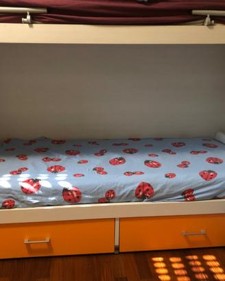 Letto singolo completo di materasso con cassettoni