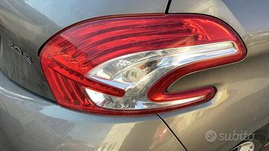 PEUGEOT 208 2012 - FARO POSTERIORE DESTRO