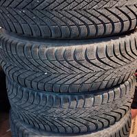 Gomme invernali Pirelli 185 60 R15 con cerchi