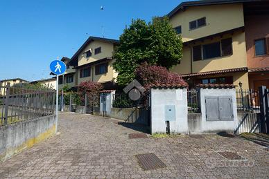 VILLA A SCHIERA A ZELO BUON PERSICO