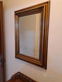 specchio con cornice in legno