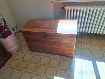 baule vintage in legno
