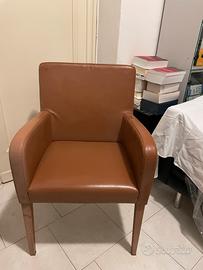Sedia  con braccioli, in pelle