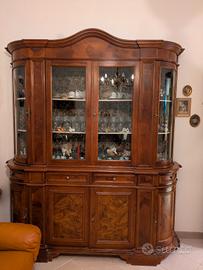 credenza con tavolo rotondo e 4 sedie