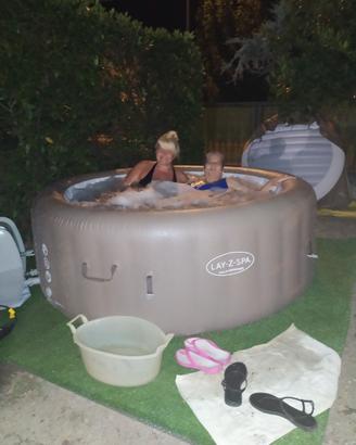 Piscina Bestway lay-z-spa idromassaggio