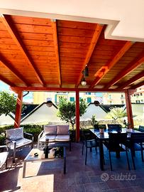 Tettoia Pergola in Legno Massello Addossata
