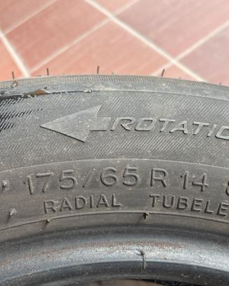 Gomme auto