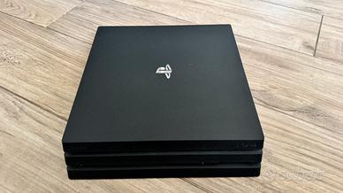 PlayStation 4 Pro 1 TB +telecomando. Pari al nuovo