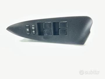 PULSANTIERA ANTERIORE SINISTRA TOYOTA Rav4 5° Ser