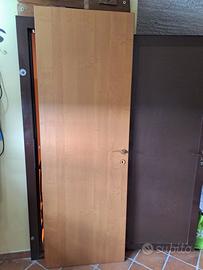 Porta in legno  con telaio