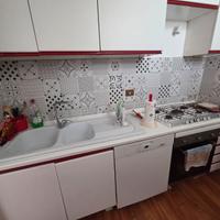 Cucina  completa bianca e rossa