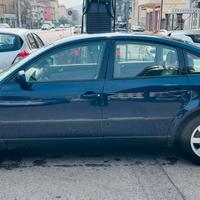 VW Passat berlina - Blu - 1.9 TDI - 81 kW