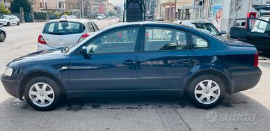 VW Passat berlina - Blu - 1.9 TDI - 81 kW