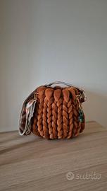 Borsa Marshmallow marrone con tracolla