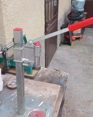 macchina per tappi a corona