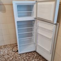 Frigorifero con congelatore Hisense RT267