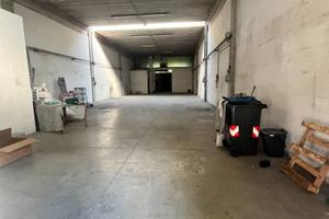 Immobile di 334 m² con 3 locali a Modena