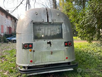 Roulotte airstream safari 1964