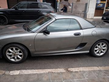 Auto MG TF 1600 senza motore e cambio