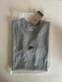 T shirt Nike nuova con cartellino