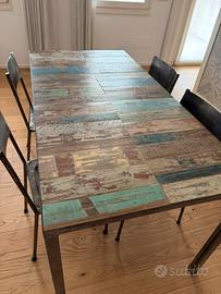 Tavolo da pranzo stile industial in legno