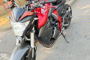 Honda cb1000r