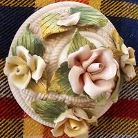 centrotavola in ceramica con decoro floreale '700