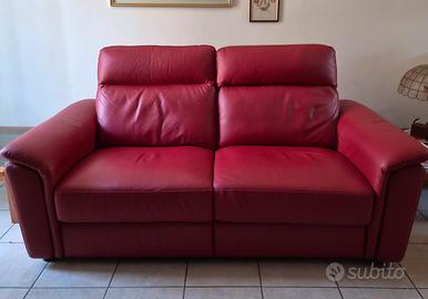 Divano 2 posti con doppio meccanismo elettrico. 