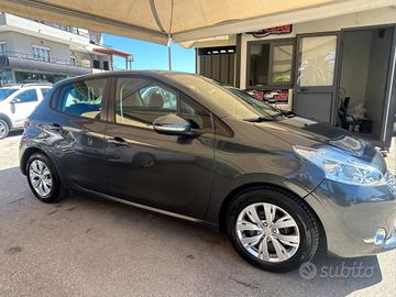 Peugeot 208 PureTech 82 5 porte Allure