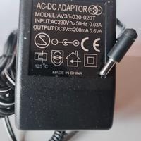 Alimentatore 3V per apparato elettronico ignoto