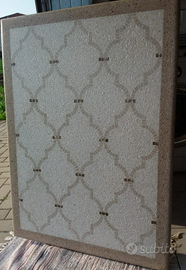 Tavolo in terrazzo e intarsi di mosaico