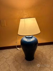 Lampada abat-jour blu e bianca