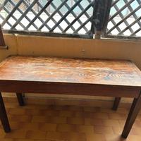 Tavolo in legno massello con piano apribile