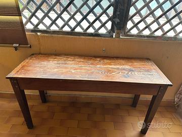 Tavolo in legno massello con piano apribile