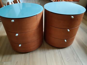 Comò e comodini in ciliegio con vetro