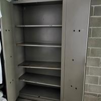 ARMADIO uso ufficio per archivio/porta documenti.