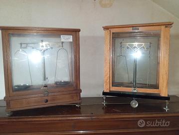 Antica coppia di Bilance da Farmacia in Teca