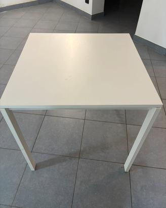 Tavolo quadrato
