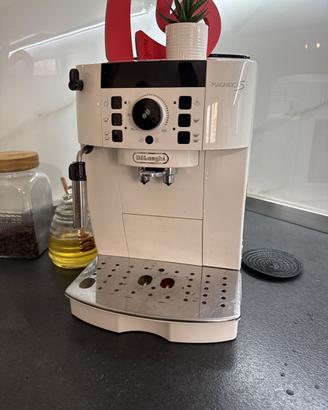 DeLonghi magnificas