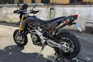 Aprilia Dorsoduro 750 Akrapovick tenuta benissimo