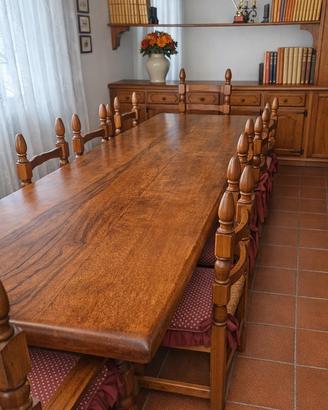 tavolo in legno massello noce con sedie