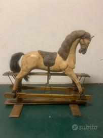 cavallo a dondolo prezioso