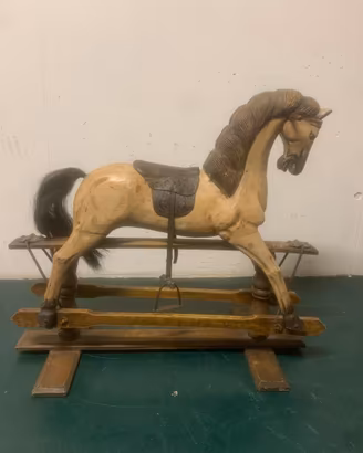 cavallo a dondolo prezioso