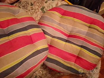 lotto 2 cuscini tondi a righe rosso/rosa