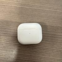 Apple Airpods 3 con custodia di ricarica MagSafe.