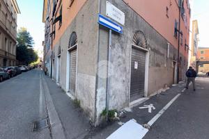 NEGOZIO A GENOVA